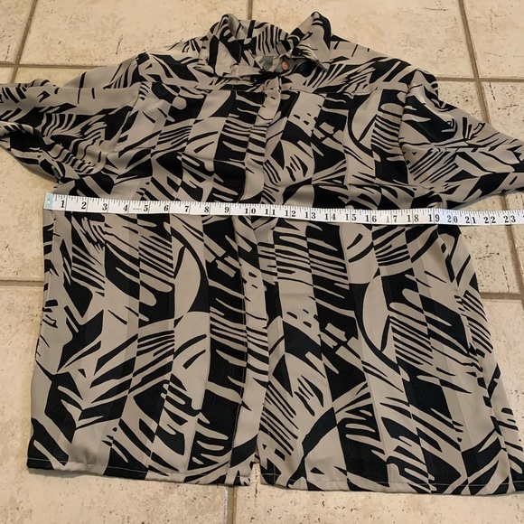 VINTAGE 80s Evan-Picone Abstract Black & Beige Button-Down Blouse Size 6 - Picture 4 of 5